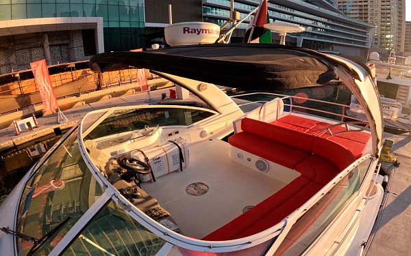 Аренда моторной яхты Cruiser 47 AMMOS в Дубае
